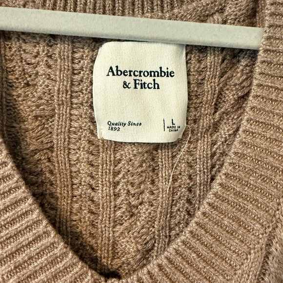 Abercrombie & Fitch Women's Tan Cable Knit Sweater Vest - Picture 2 of 4